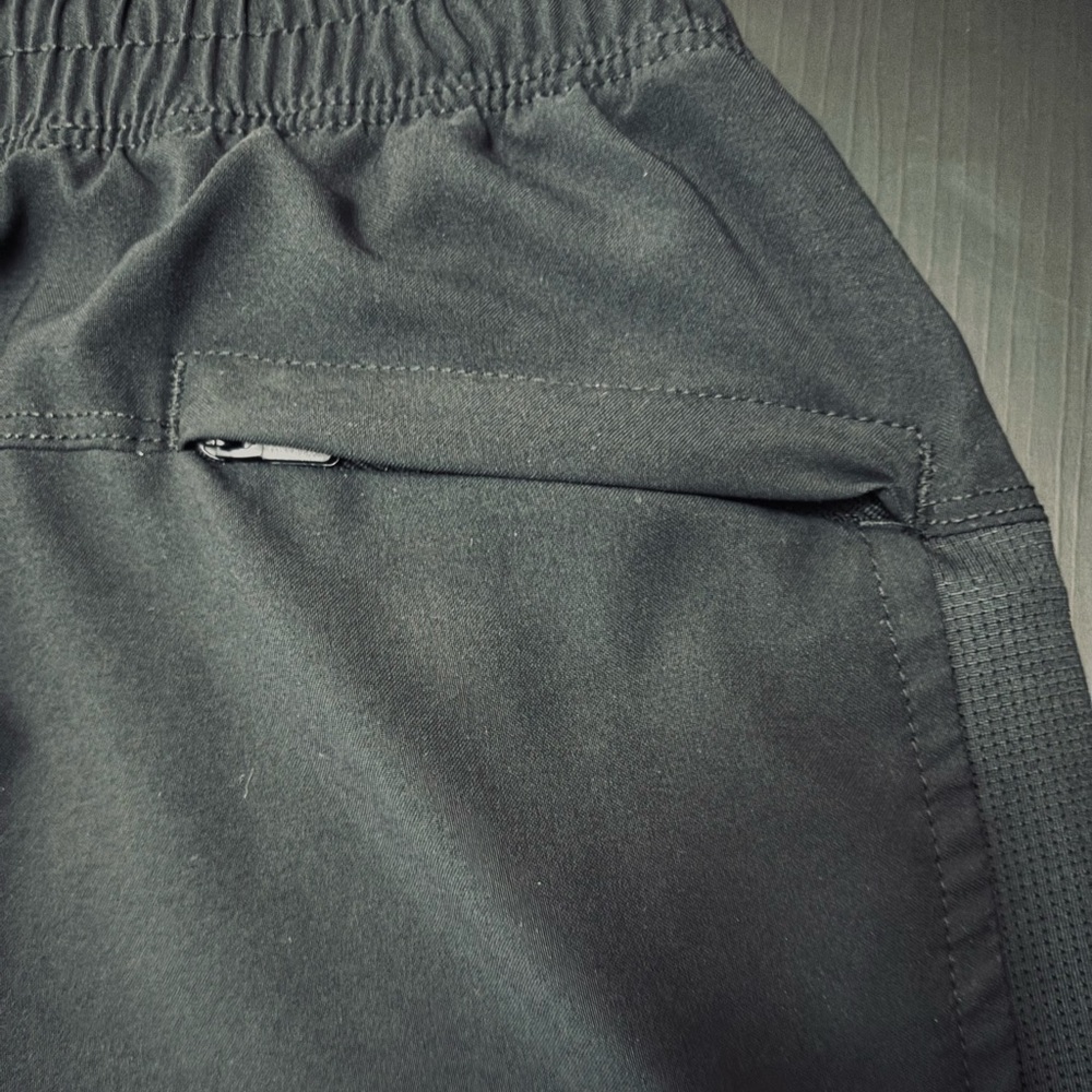 Men’s 2pairs: Black and Maroon Athletic Shorts Medium - Picture 5 of 12